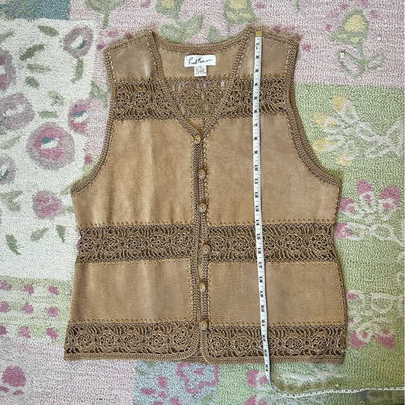 Vintage Fred Thomas Size Medium Suede Leather Crocheted Vest. - Picture 9 of 10